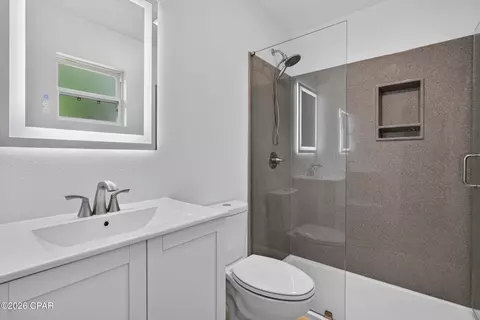 Bath - 1214 Johnson Ave, Chipley, FL 32428 photo 1 of 2