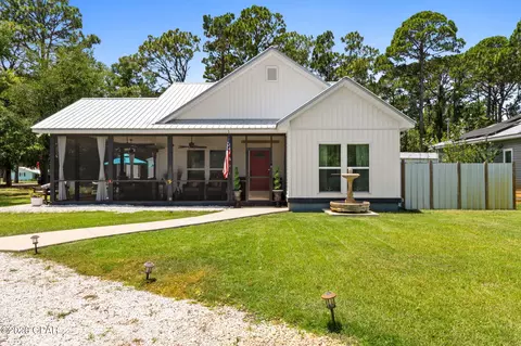 242 15th St, Apalachicola, FL 32320