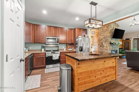 Kitchen - 2547 Nightfall Pl, Chipley, FL 32428 photo 3 of 4