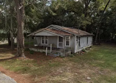 1031 Washington Ave, Graceville, FL 32440