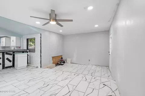 Living - 529 N 5th St, Chipley, FL 32428 photo 3 of 3