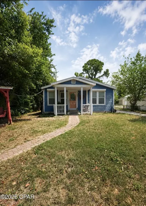 447 Dolphin St, Port St Joe, FL 32456
