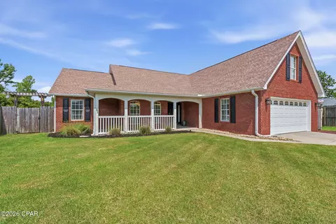 1803 Pond Ln, Lynn Haven, FL 32444