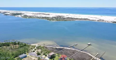 222 Tecumseh Ln, Mary Esther, FL 32569