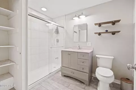 Bath - 652 2nd St, Chipley, FL 32428 photo 2 of 2