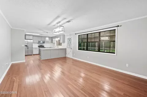 Living - 652 2nd St, Chipley, FL 32428 photo 3 of 5