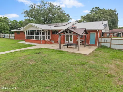 Exterior - 652 2nd St, Chipley, FL 32428 photo 4 of 5