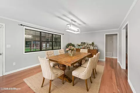 Dining - 652 2nd St, Chipley, FL 32428 photo 1 of 1