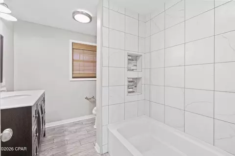 Bath - 652 2nd St, Chipley, FL 32428 photo 1 of 2