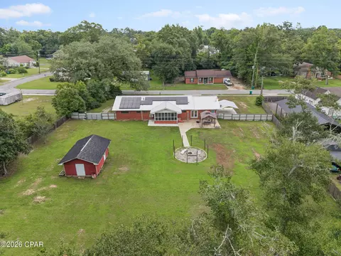 View/Area - 652 2nd St, Chipley, FL 32428 photo 2 of 6
