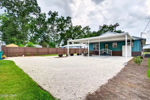 Exterior - 717 Sinclair St, Chipley, FL 32428 photo 6 of 10
