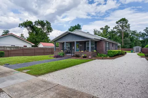 Exterior - 717 Sinclair St, Chipley, FL 32428 photo 2 of 10