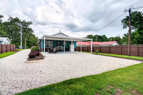 Exterior - 717 Sinclair St, Chipley, FL 32428 photo 7 of 10