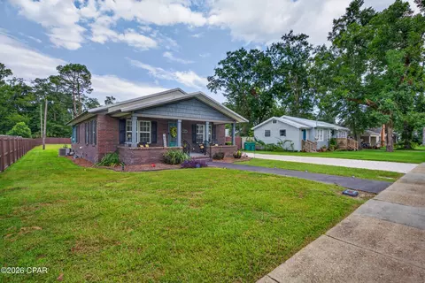 Exterior - 717 Sinclair St, Chipley, FL 32428 photo 3 of 10