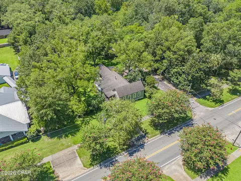 View/Area - 672 Main St, Chipley, FL 32428 photo 2 of 7