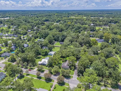 View/Area - 672 Main St, Chipley, FL 32428 photo 3 of 7