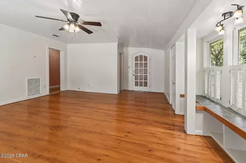 Living - 672 Main St, Chipley, FL 32428 photo 2 of 3