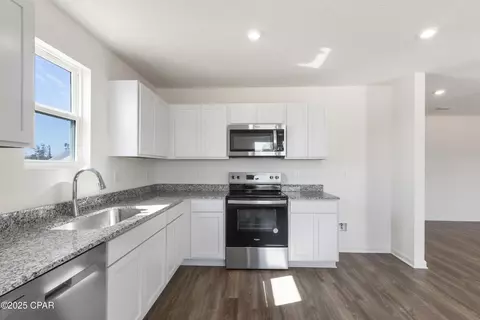 Kitchen - 3571 Westbrook Dr, Chipley, FL 32428 photo 2 of 3