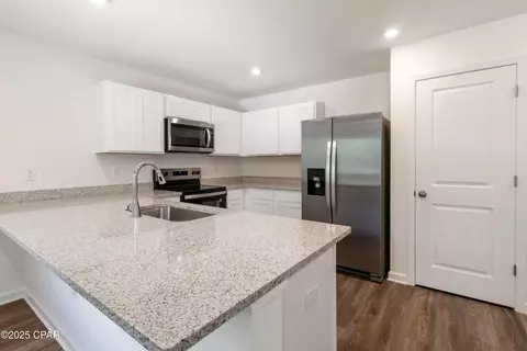Kitchen - 4130 Flint Ave, Chipley, FL 32428 photo 3 of 4