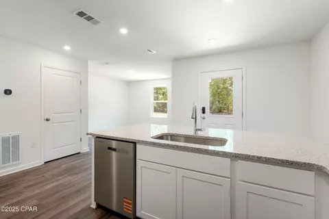 Kitchen - 4130 Flint Ave, Chipley, FL 32428 photo 4 of 4