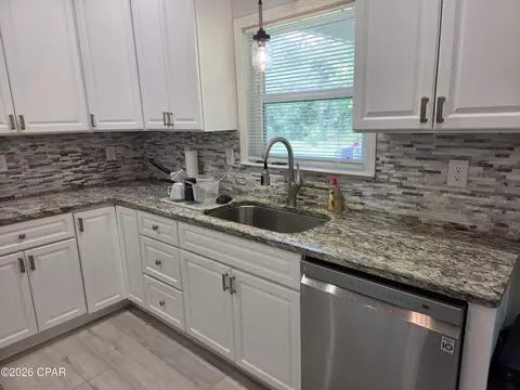 Kitchen - 3445 Cardinal Pl, Chipley, FL 32428 photo 3 of 5