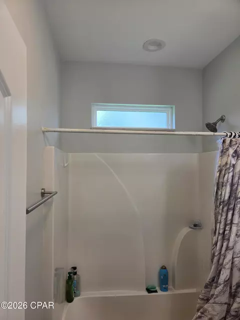 Bath - 3445 Cardinal Pl, Chipley, FL 32428 photo 5 of 5