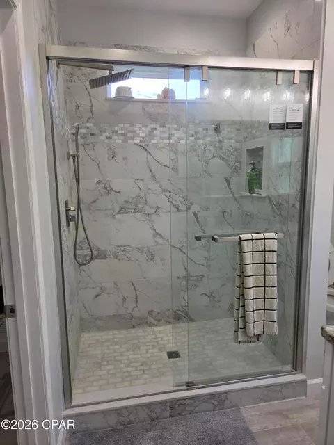 Bath - 3445 Cardinal Pl, Chipley, FL 32428 photo 1 of 5
