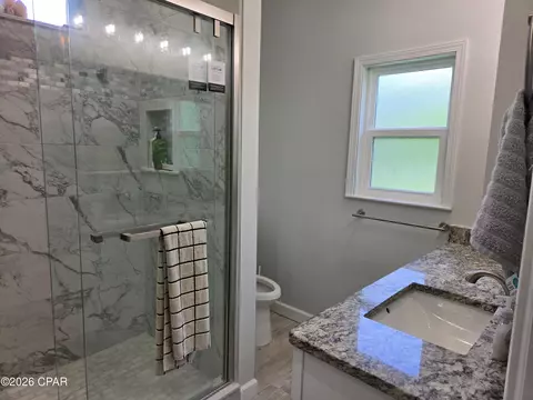 Bath - 3445 Cardinal Pl, Chipley, FL 32428 photo 2 of 5