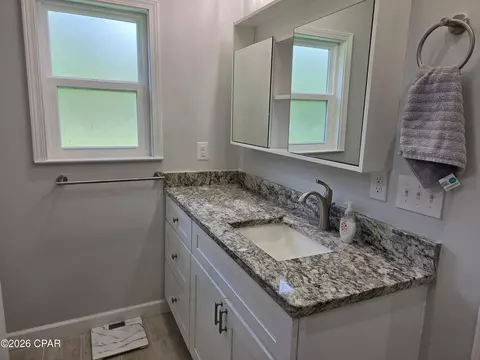 Bath - 3445 Cardinal Pl, Chipley, FL 32428 photo 3 of 5