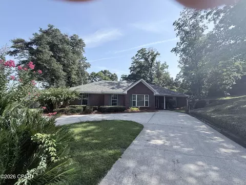 4616 Hillcrest Dr, Marianna, FL 32446