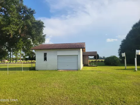 Exterior - 5081 8th Ave, Malone, FL 32445 photo 3 of 9