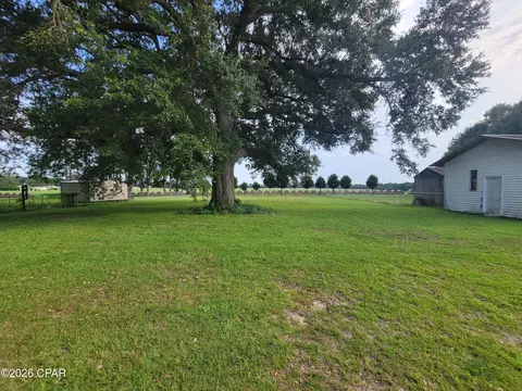 Exterior - 5081 8th Ave, Malone, FL 32445 photo 6 of 9