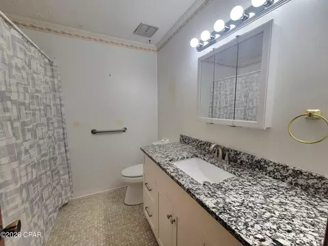 Bath - 5081 8th Ave, Malone, FL 32445 photo 1 of 2