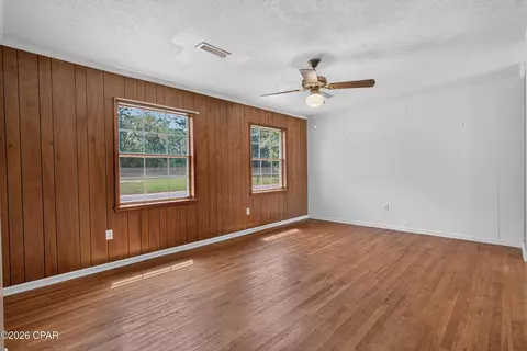 Living - 760 Brown St, Chipley, FL 32428 photo 4 of 5