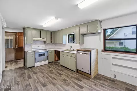 Kitchen - 633 3rd St, Chipley, FL 32428 photo 1 of 3