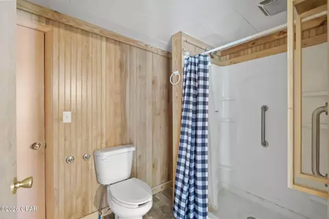 Bath - 633 3rd St, Chipley, FL 32428 photo 1 of 2