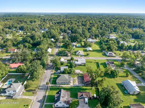 View/Area - 633 3rd St, Chipley, FL 32428 photo 3 of 5