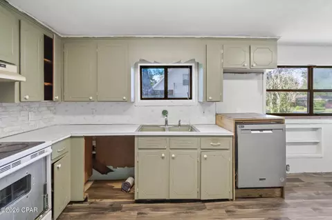 Kitchen - 633 3rd St, Chipley, FL 32428 photo 2 of 3