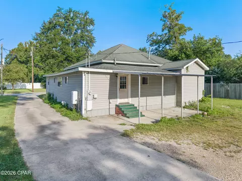 Exterior - 633 3rd St, Chipley, FL 32428 photo 4 of 5
