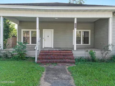 Exterior - 633 3rd St, Chipley, FL 32428 photo 2 of 5