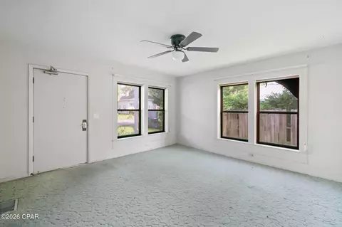 Living - 633 3rd St, Chipley, FL 32428 photo 1 of 3