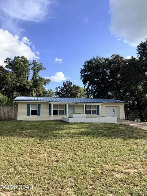 1995 Ambassador Ct, Chipley, FL 32428