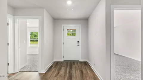 Entry Way - 4059 Falcon Dr, Chipley, FL 32428 photo 2 of 5