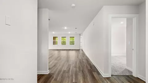 Entry Way - 4059 Falcon Dr, Chipley, FL 32428 photo 1 of 5