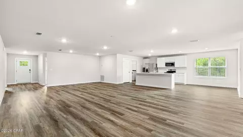 Living - 4059 Falcon Dr, Chipley, FL 32428 photo 3 of 4