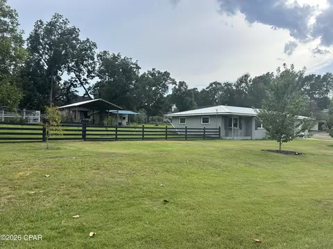 402 E Iowa Ave, Bonifay, FL 32425