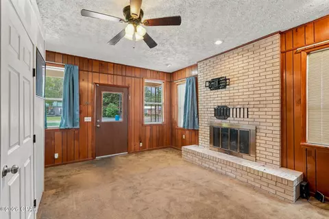 Living - 837 Maple St, Chipley, FL 32428 photo 5 of 7