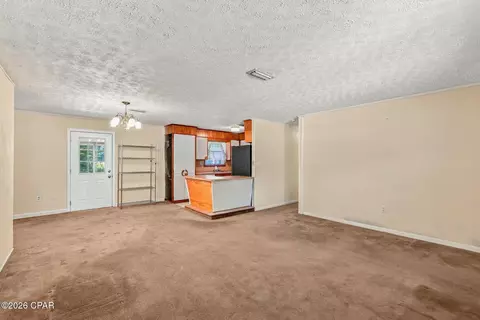 Living - 837 Maple St, Chipley, FL 32428 photo 1 of 7