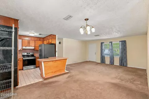 Living - 837 Maple St, Chipley, FL 32428 photo 2 of 7