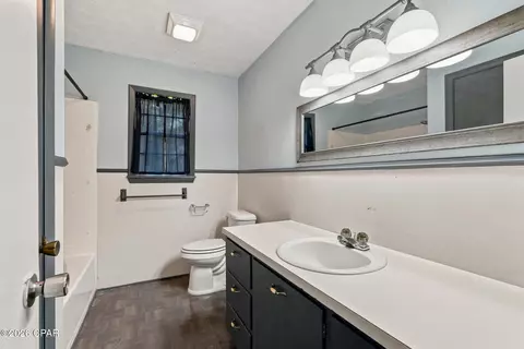 Bath - 837 Maple St, Chipley, FL 32428 photo 1 of 3